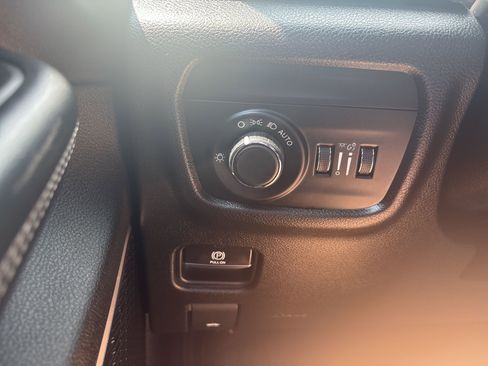 Used 2022 Jeep Grand Cherokee L Laredo w/ Luxury Tech Group I image 30