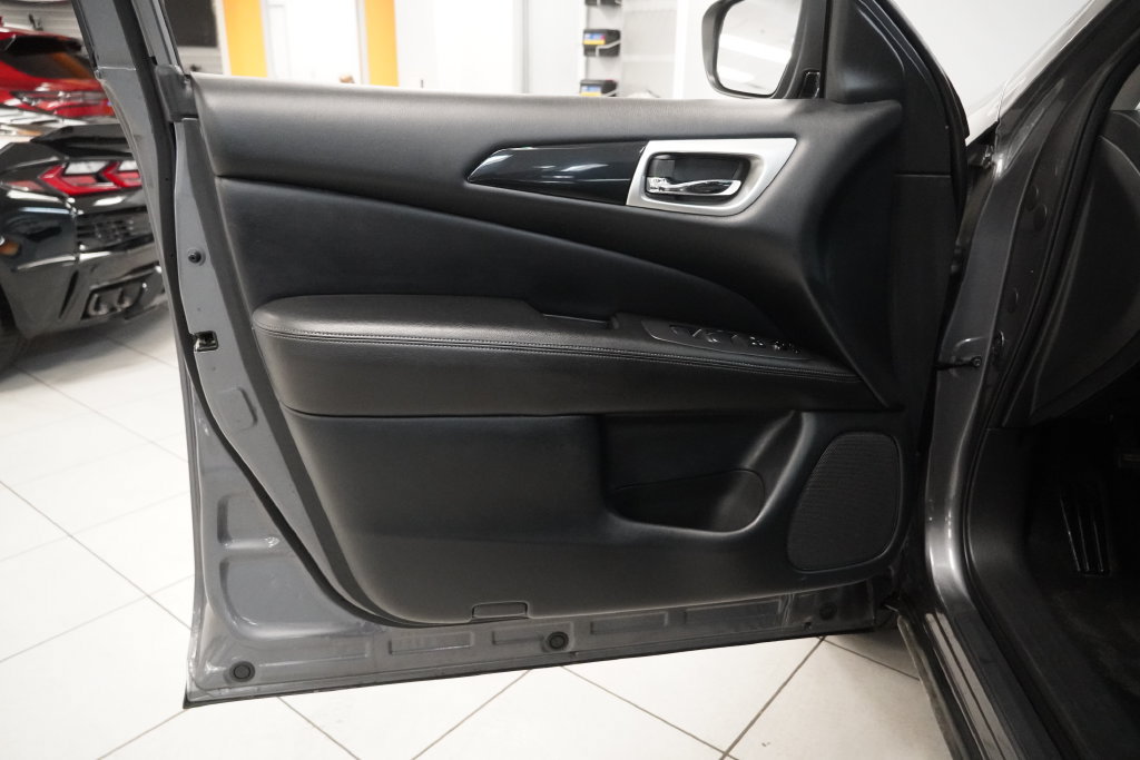 Used 2019 Nissan Pathfinder S AWD/4WD image 6