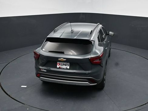 Used 2025 Chevrolet Trax LT FWD image 41