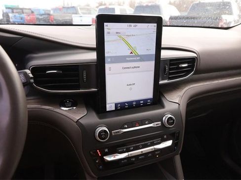 Used 2020 Ford Explorer Platinum w/ Premium Technology Package image 18