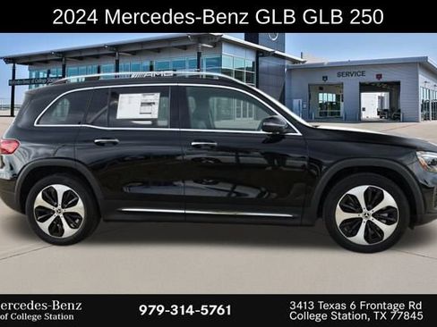 Used 2024 Mercedes-Benz GLB 250 image 2