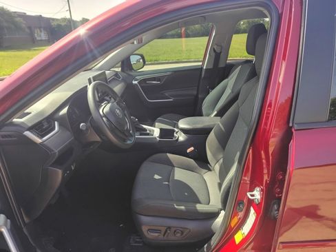 Used 2024 Toyota RAV4 XLE FWD image 5