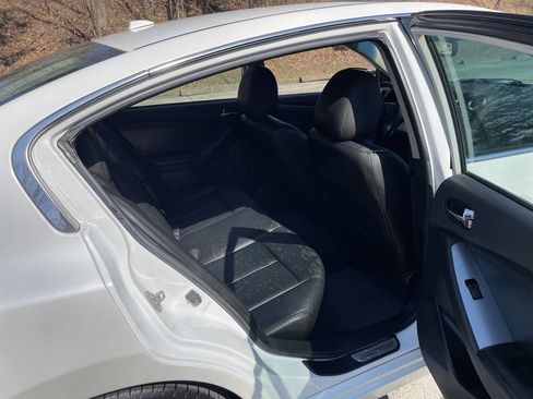 Used 2011 Nissan Altima 3.5 SR w/ 3.5SR Premium Pkg image 19