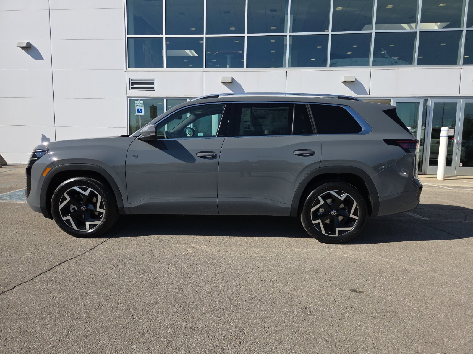 New 2027 Volkswagen Atlas SEL R-Line AWD/4WD image 13