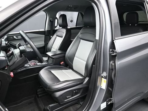 Used 2023 Ford Explorer XLT w/ Equipment Group 202A RWD image 11