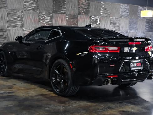 Used 2018 Chevrolet Camaro SS image 12