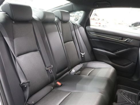 Used 2018 Honda Accord Sport image 14