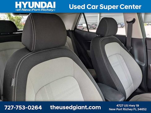 Certified 2025 Hyundai Venue SEL FWD image 6