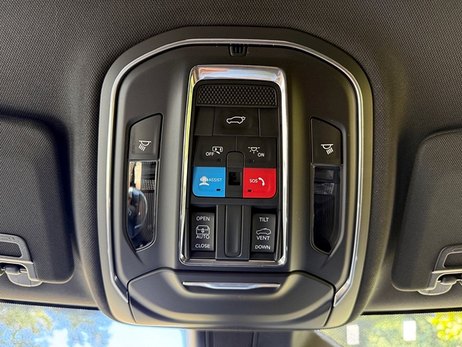 Used 2024 Jeep Grand Cherokee Altitude AWD/4WD image 27