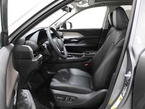 New 2026 Toyota Grand Highlander Platinum image 5