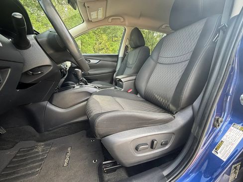 Used 2018 Nissan Rogue SV FWD image 21