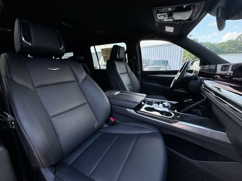 Used 2025 Cadillac Escalade ESV Luxury RWD image 32