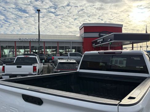 Used 2023 Chevrolet Silverado 2500 LT w/ Convenience Package image 10