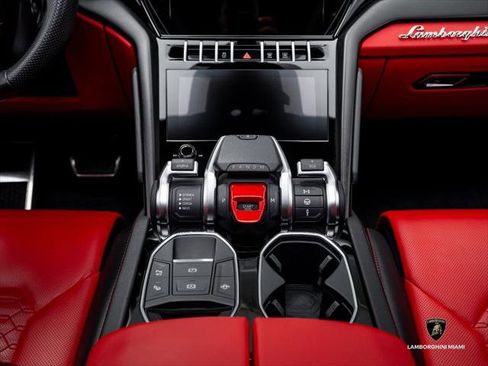 Used 2022 Lamborghini Urus AWD/4WD image 38