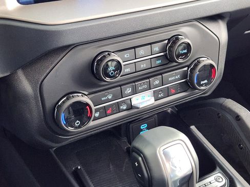 New 2025 Ford Bronco Outer Banks w/ Sasquatch Package image 24