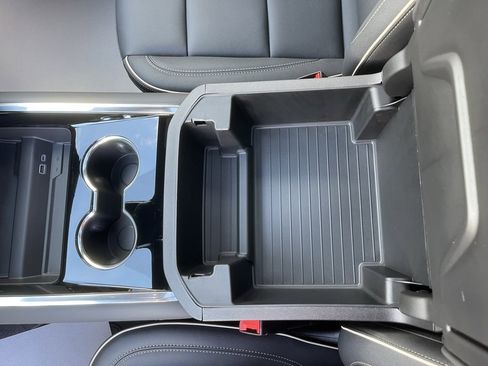 New 2026 Chevrolet Suburban Premier image 22