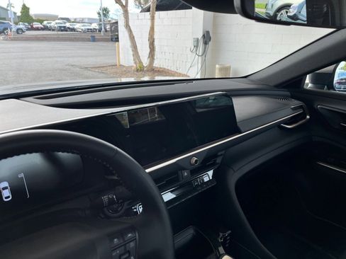 Used 2025 Toyota Crown XLE image 17