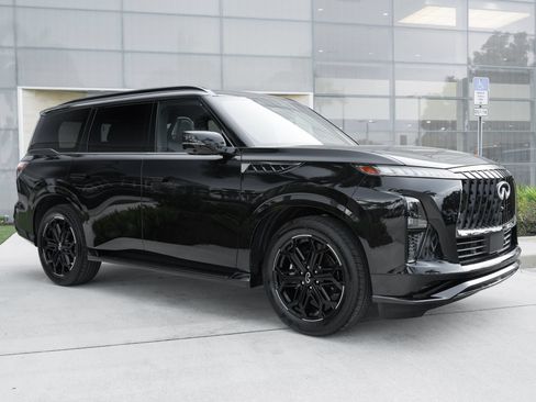 Certified 2026 INFINITI QX80 4WD image 2