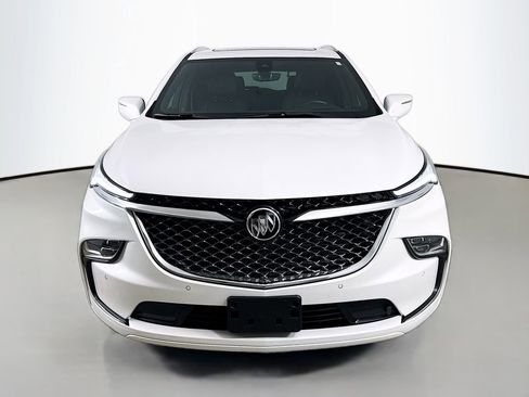 Used 2024 Buick Enclave Avenir image 2