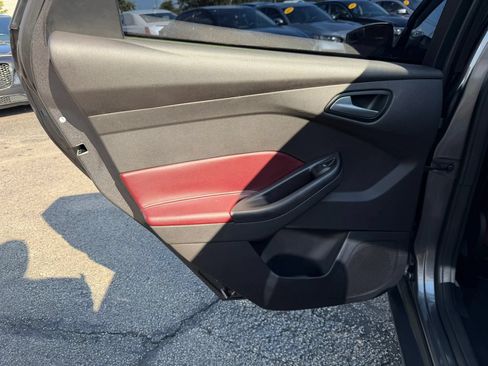 Used 2014 Ford Focus SE w/ Equipment Group 201A FWD image 17