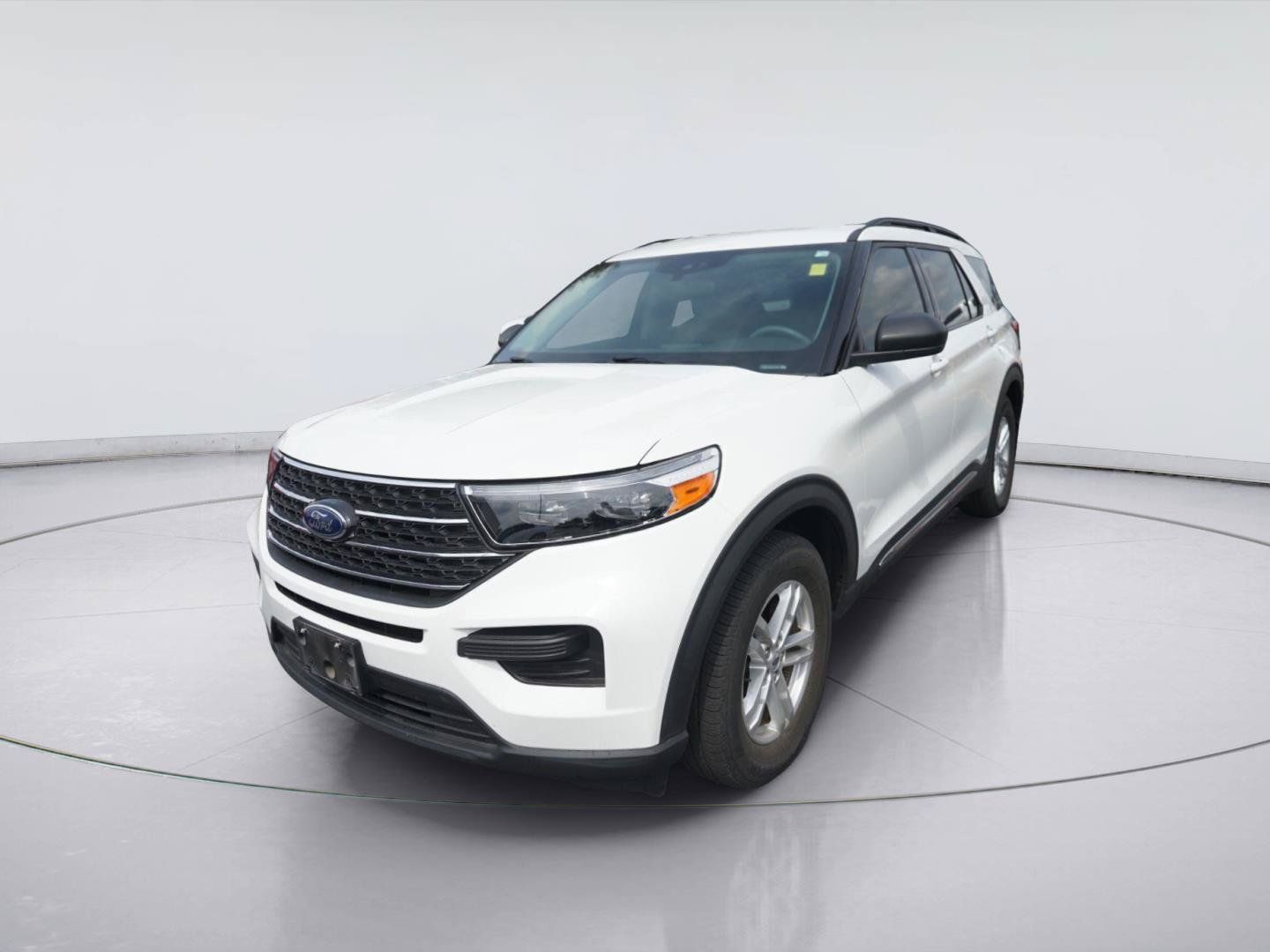 Used 2024 Ford Explorer XLT RWD image 1