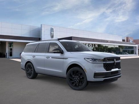 New 2025 Lincoln Navigator Reserve w/ Jet Appearance Package AWD/4WD image 7