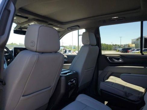 Used 2023 GMC Yukon SLT w/ SLT Luxury Package AWD/4WD image 8