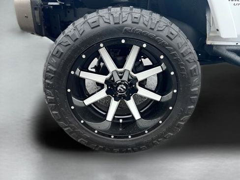 Used 2016 Jeep Wrangler Unlimited Sahara image 13