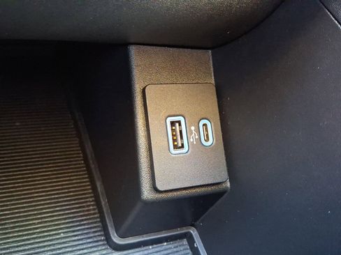 Certified 2022 Ford Edge Titanium w/ Equipment Group 301A image 25