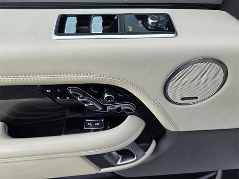 Used 2020 Land Rover Range Rover Autobiography image 18