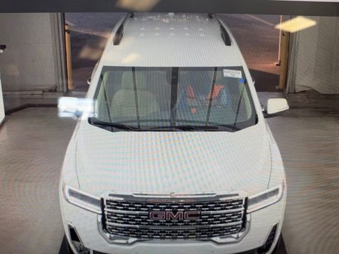 Used 2023 GMC Acadia Denali image 2