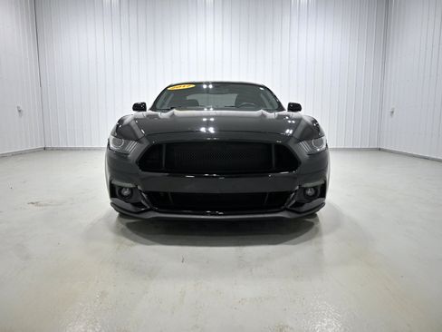 Used 2017 Ford Mustang GT RWD image 18