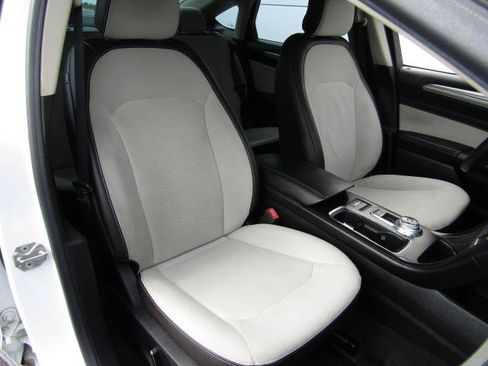 Certified 2019 Ford Fusion SE w/ Equipment Group 151A FWD image 8