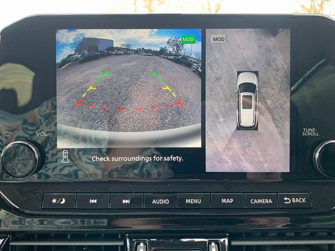 New 2025 Nissan Pathfinder SL image 13