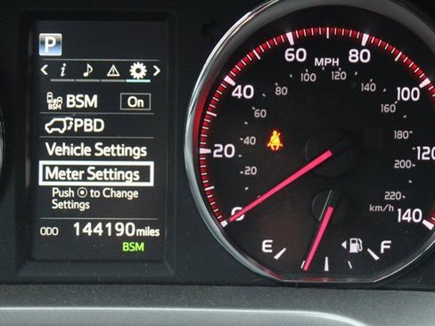 Used 2016 Toyota RAV4 SE image 10