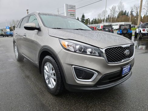 Used 2018 Kia Sorento LX image 6