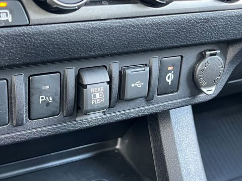 Used 2023 Toyota Tacoma TRD Off-Road w/ Technology Package AWD/4WD image 31