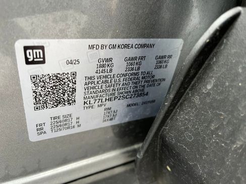 Used 2025 Chevrolet Trax LT w/ LT Convenience Package image 9