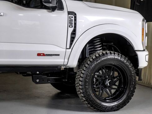 Used 2023 Ford F250 Limited w/ FX4 Off-Road Package image 8