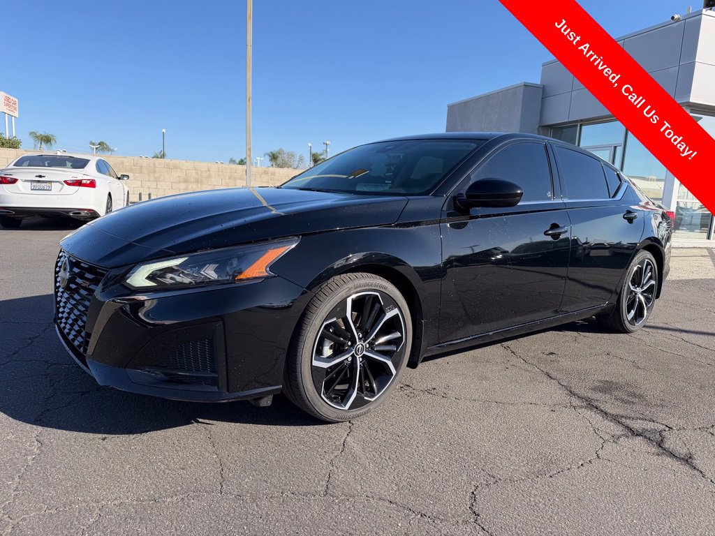 Used 2024 Nissan Altima 2.5 SR w/ SR Premium Package FWD image 1