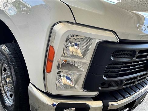 Used 2024 Ford F250 XL w/ XL Chrome Package image 25