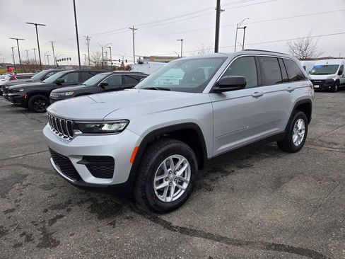 New 2025 Jeep Grand Cherokee Laredo X image 8