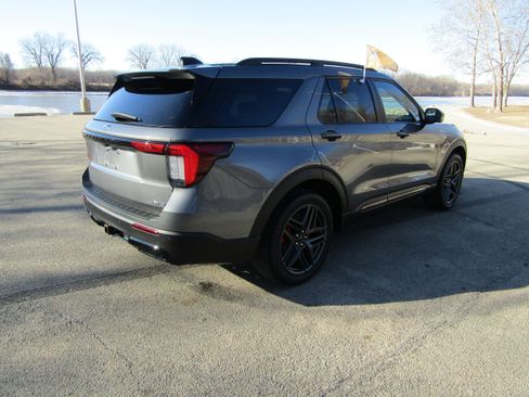 Certified 2025 Ford Explorer ST-Line w/ Premium Package AWD/4WD image 5