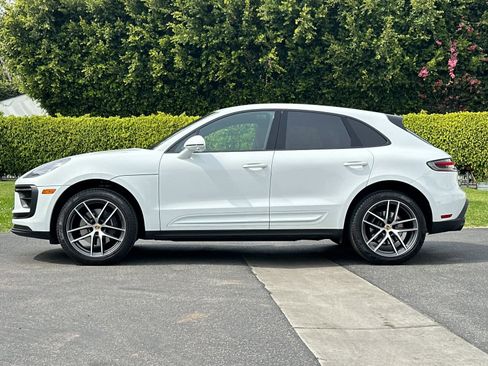 Certified 2025 Porsche Macan image 2