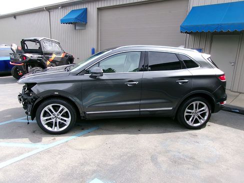 Used 2017 Lincoln MKC Reserve w/ Lincoln MKC Climate Package image 3