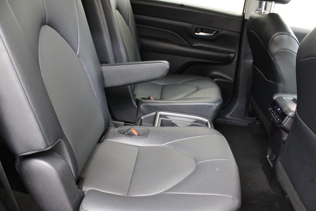 Used 2025 Toyota Grand Highlander AWD image 20