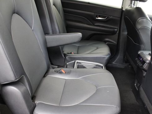 Used 2025 Toyota Grand Highlander AWD image 20