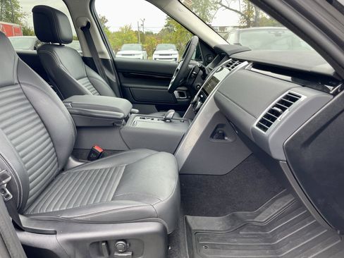 Certified 2024 Land Rover Discovery S image 15