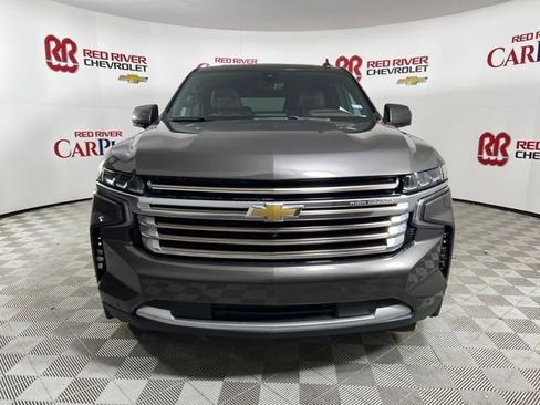 Used 2021 Chevrolet Tahoe High Country w/ Premium Package image 2