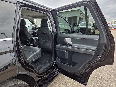 Used 2025 Ford Expedition Active AWD/4WD image 18